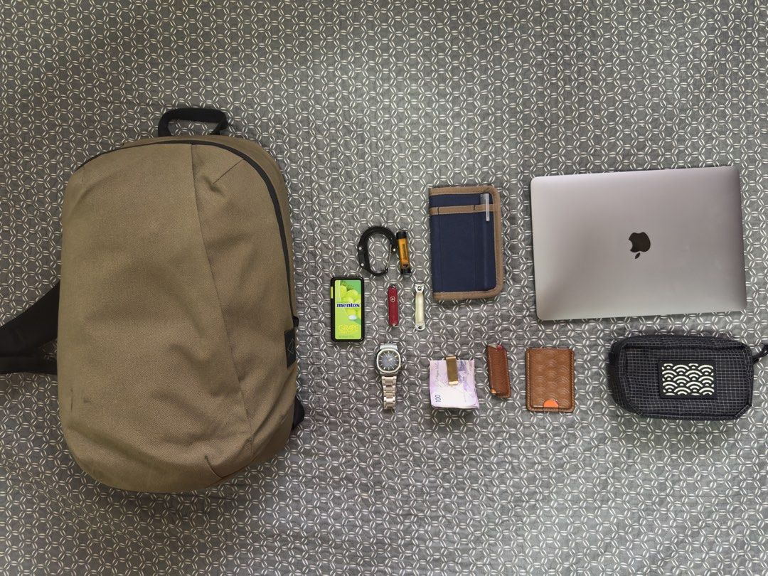 Wexley Stem 20L Daypack (Category: Backpacks) located in Rizal. Submitted by popoy_23 (Listing ID 1469552802, Image 2). Description: - this for those looking for a great edc and tech bag that looks minimalist with the sexy brown-ish color - affordable Ablecarry daily alternative, 20 liters Pick up at my house (Village East Cainta), or shipping c/o buyer.
