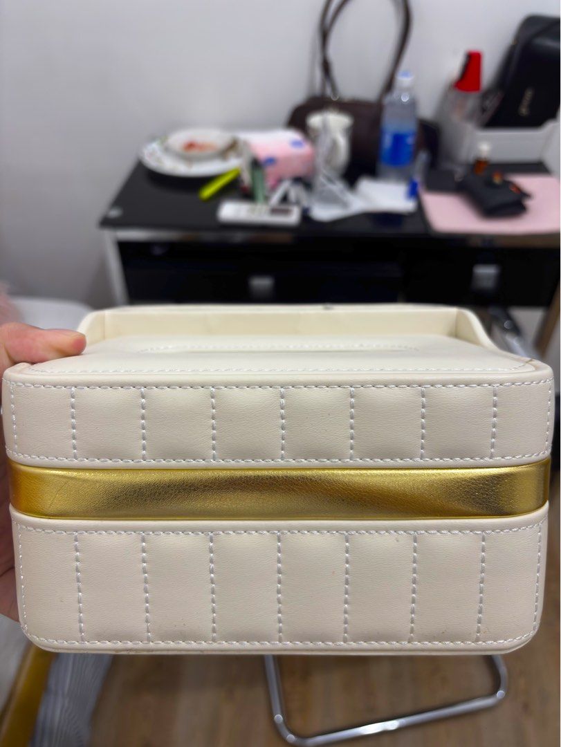 White and Gold Organizer and Mirror (Category: Everything Else Others) located in Manila. Submitted by niellaeun (Listing ID 1469508581, Image 2). Description: Take both RFS: Change room set up Both in good condition .