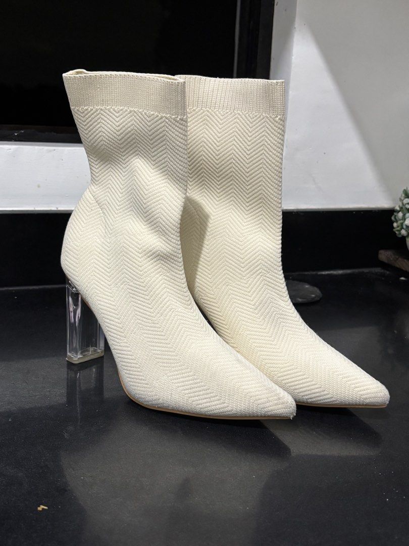 White Ankle Boots (Category: Boots) located in Manila. Submitted by sophia____ (Listing ID 1469495265, Image 1). Description: .