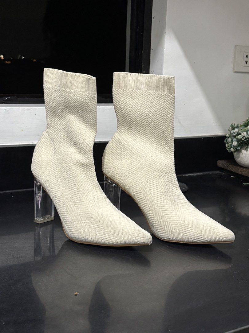 White Ankle Boots (Category: Boots) located in Manila. Submitted by sophia____ (Listing ID 1469495265, Image 2). Description: .