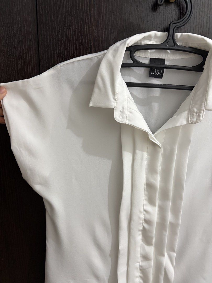 White Blouse Top (Category: Blouses) located in Manila. Submitted by kloseta_manila (Listing ID 1469549537, Image 2). Description: Bought from Thailand Washed but never worn This is perfect for board exam takers Small-Medium.