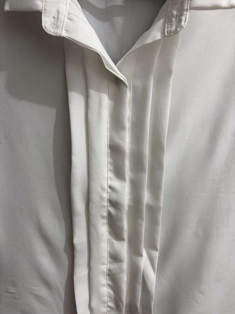 White Blouse Top (Category: Blouses) located in Manila. Submitted by kloseta_manila (Listing ID 1469549537, Image 3). Description: Bought from Thailand Washed but never worn This is perfect for board exam takers Small-Medium.