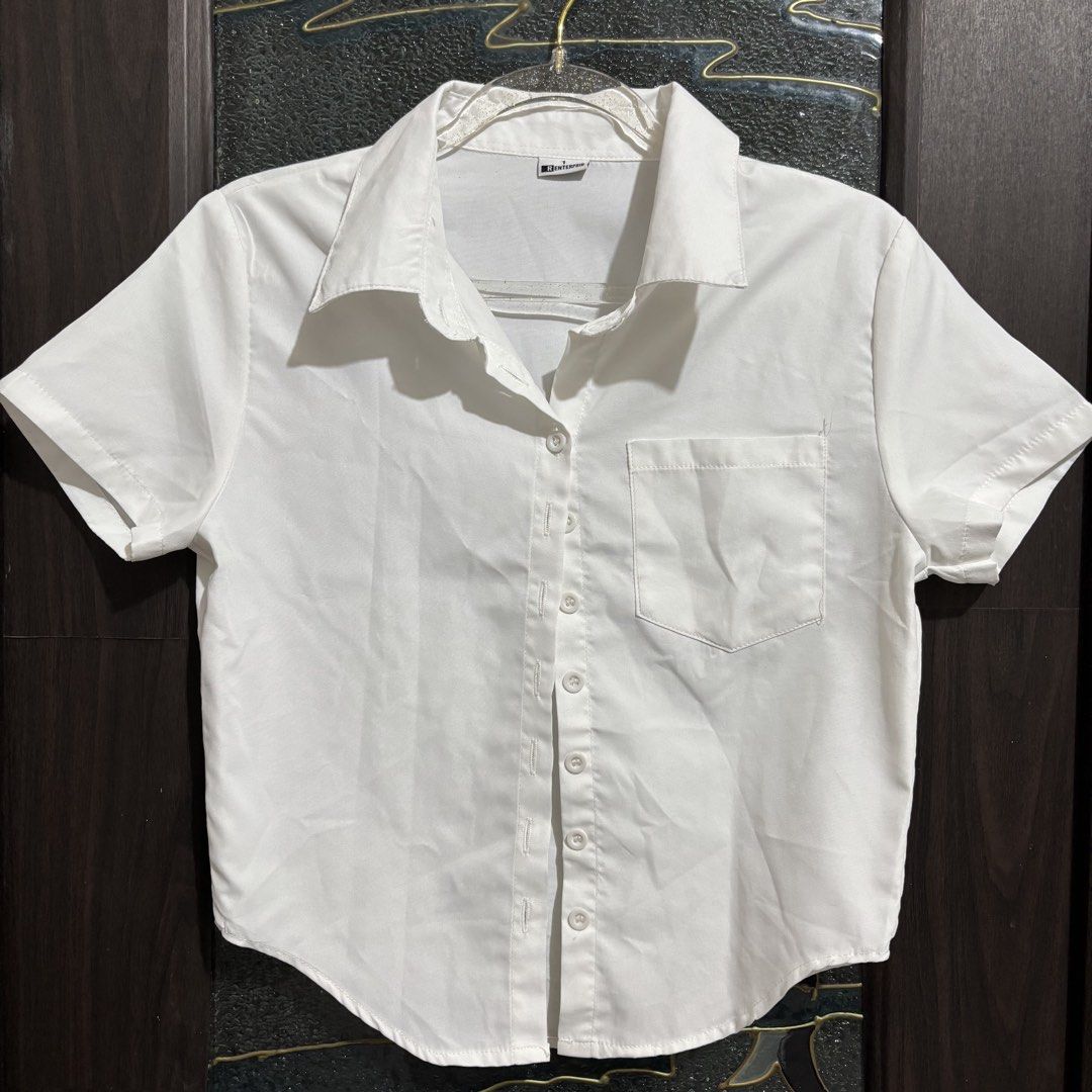 White button down polo (Category: Others Tops) located in Caloocan City. Submitted by declutter.cal (Listing ID 1469544265, Image 1). Description: Xs-s.