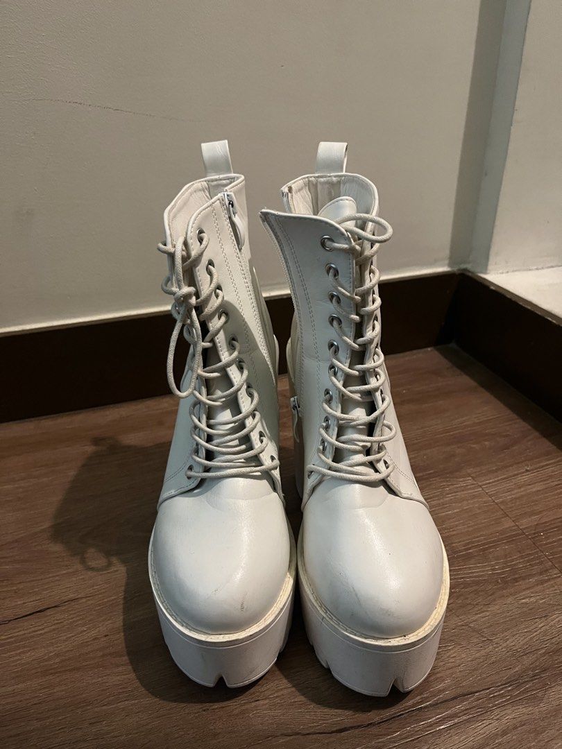 White Chunky High Heel Platform Bratz Boots Dance Costume (Category: Heels) located in Quezon City. Submitted by pinkvanilla.milkshake (Listing ID 1469562029, Image 3). Description: Used few times only Bumuka ng onti ung sa likod kaka-jump split lol So comfy to wear Size 39.