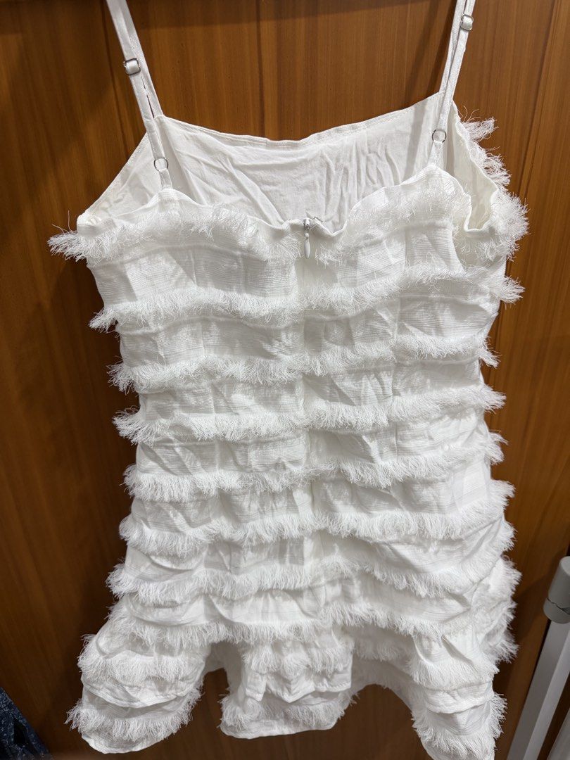 White Fringe Mini Dress Size Small (Category: Dresses) located in Makati City. Submitted by petite_preloved2 (Listing ID 1469481082, Image 2). Description: Adjustable strap Best fit for short girls.