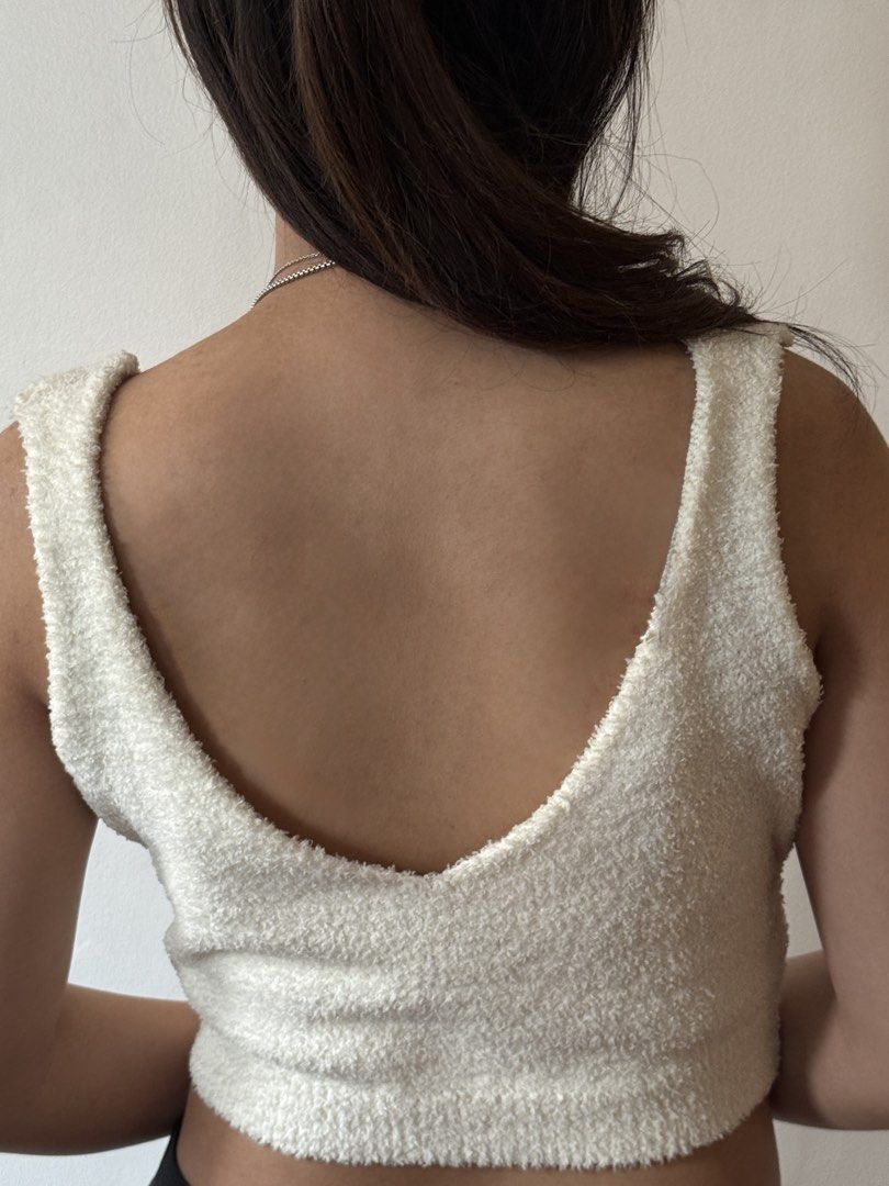 White Fur Sleevless (Category: Sleeveless) located in Quezon City. Submitted by wear.again.ph (Listing ID 1469516279, Image 2). Description: 🩵 Negotiable 🩵 Model’s size: Small.