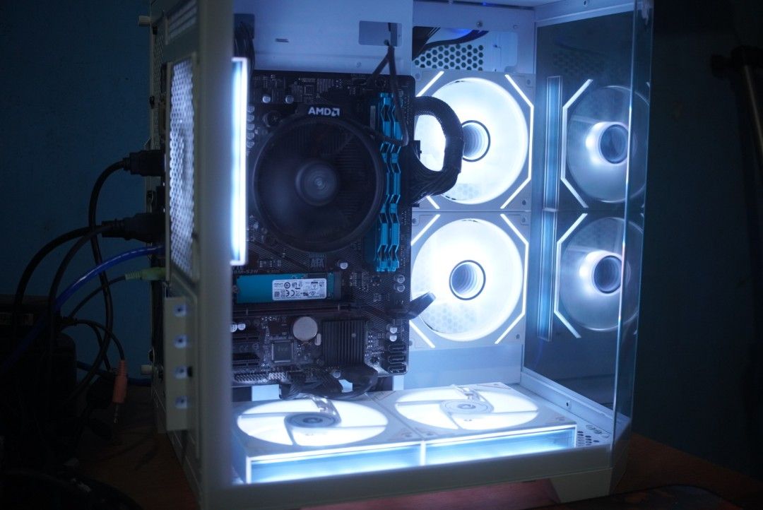 White Gaming PC Rig (Category: Desktops) located in Taguig. Submitted by gnarli (Listing ID 1469456984, Image 2). Description: - Complete white gaming tower setup - Includes N-Vision monitor - Powered by AMD CPU Ryzen 5 5600g - Equipped with multiple argbcooling fans for optimal airflow - Clean build, tested, and 100% working.