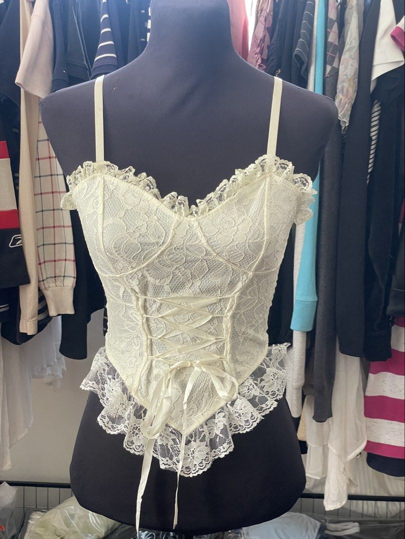 White Lacey Corset Top (Category: Others Tops) located in Tuguegarao City. Submitted by ziggerryy (Listing ID 1469534084, Image 1). Description: No flaws. No holes. S-M (smacking back) No brand.