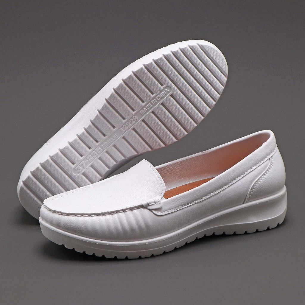 white nursing duty closed shoes (Category: Medical Supplies & Tools) located in Bulacan. Submitted by angel.decluttersx (Listing ID 1469555184, Image 2). Description: 36 size rubber fabric material waterproof no issues.