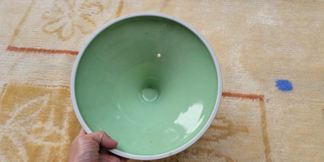 WIDE VASE (Category: Vases & Decorative Bowls) located in Sablan. Submitted by gongonshelley12 (Listing ID 1469487378, Image 3). Description: 200 ONLY WIDE VASE NO CHIPS.