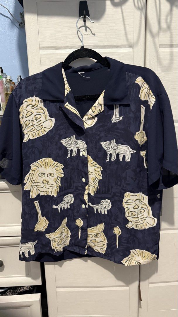 Wild Animals Buttondown Polo (Category: Blouses) located in Quezon City. Submitted by dinesaur (Listing ID 1469493917, Image 1). Description: Up to XL.