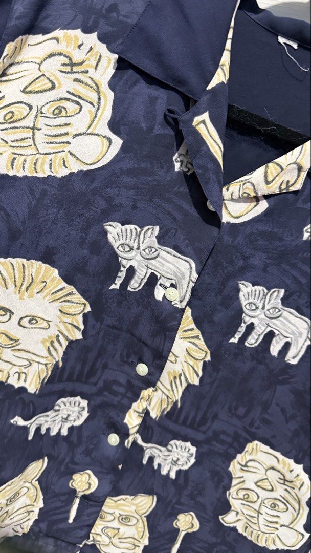 Wild Animals Buttondown Polo (Category: Blouses) located in Quezon City. Submitted by dinesaur (Listing ID 1469493917, Image 2). Description: Up to XL.