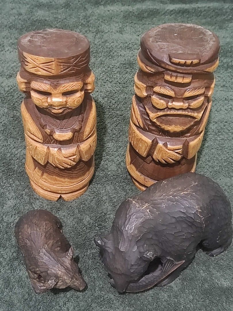 Wooden display (Category: Figurines & Statues) located in Manila. Submitted by olx156 (Listing ID 1469484346, Image 1). Description: light color heavy in weight :).
