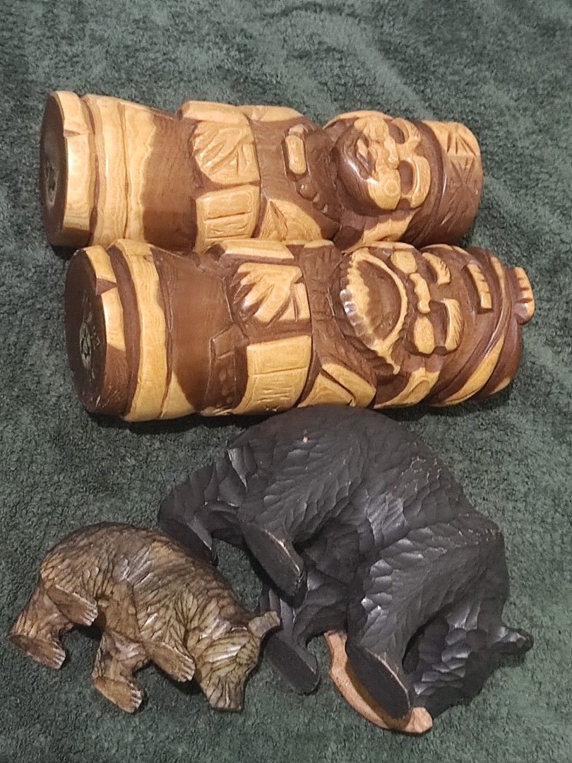 Wooden display (Category: Figurines & Statues) located in Manila. Submitted by olx156 (Listing ID 1469484346, Image 2). Description: light color heavy in weight :).