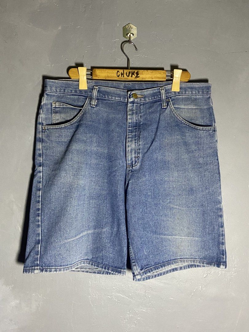 Wrangler Jorts (Category: Shorts) located in Cabuyao City. Submitted by chukz_x (Listing ID 1469529566, Image 2). Description: Wrangler Jorts Size : 38 Dimes : 38W 21L 12H Condition : Excellent Issue : none Price: 500 📍READY TO WEAR 📍Cabuyao Laguna.