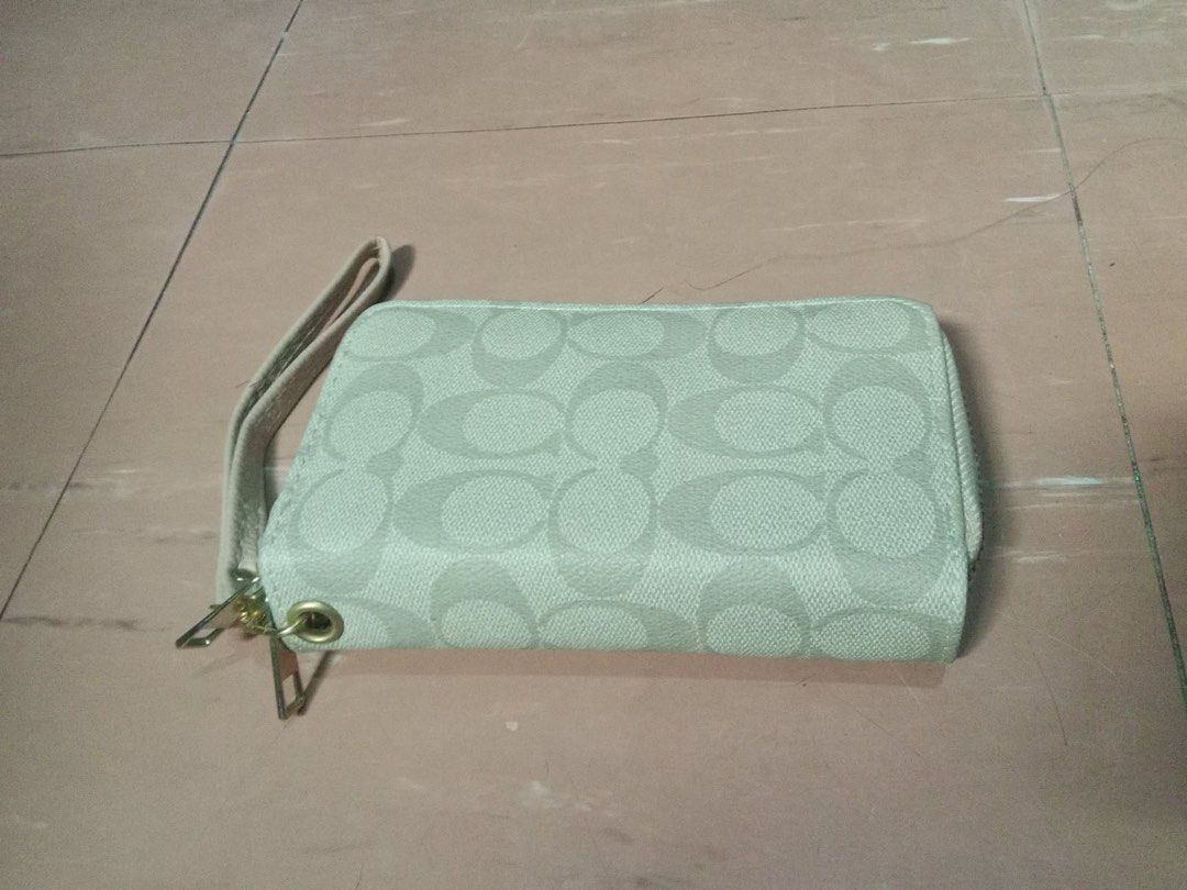 Wrist Wallet (Category: Wallets & Card holders) located in Manila. Submitted by thezeeshop (Listing ID 1469418884, Image 1). Description: Unused. One piece only. Has 12 compartments for IDs. 💳 GCash / Cash 🚚 Lalamove / QuickTime Courier / LBC COP/ pickup 📍 Meetup: LRT Quirino Station ❌COD and other checkouts Reminders: ◾If in doubt, don’t make an offer. Let’s not waste each other’s time. ◾Sure buyers ONLY. Wag magmessage tapos di magrereply/se