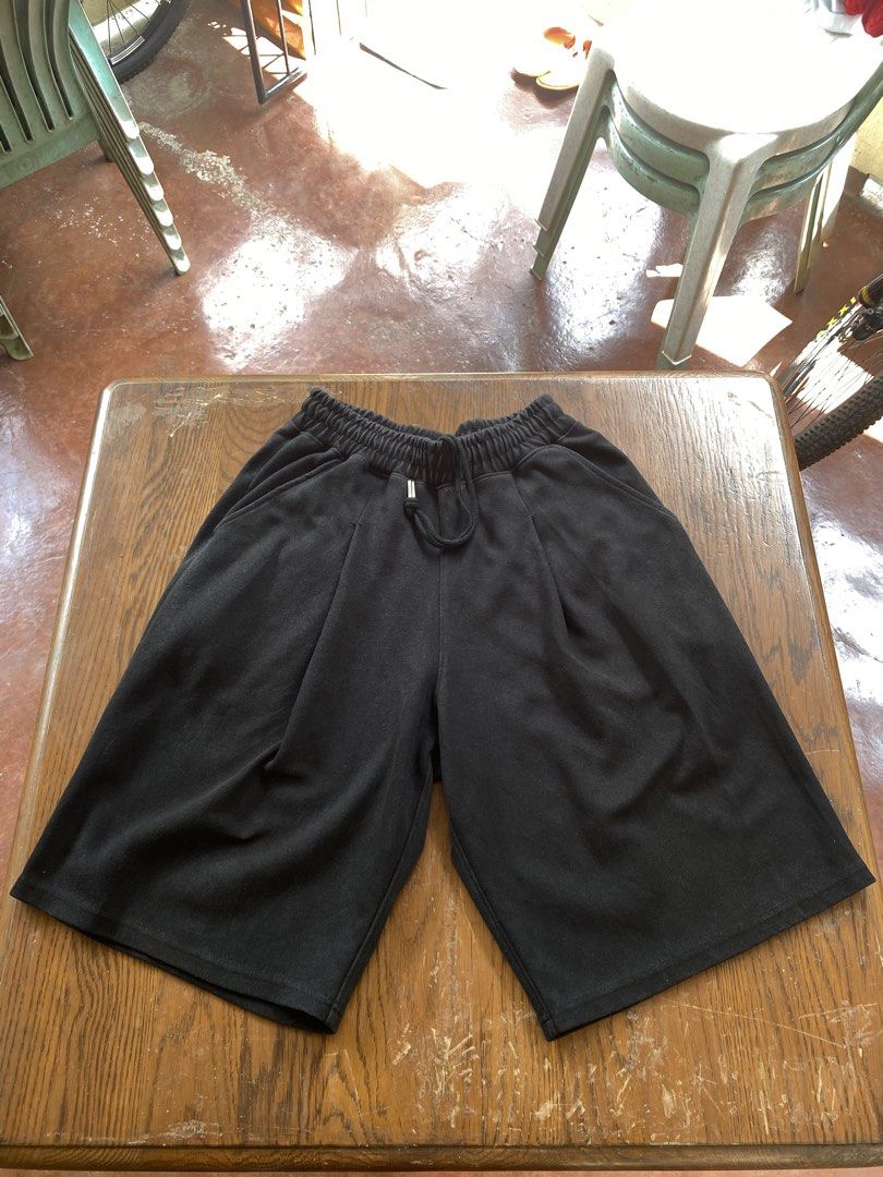 Xerobnr Black Sweatshorts Medium (Category: Shorts) located in Manila. Submitted by kyriosyakukym (Listing ID 1469503565, Image 1). Description: - Brand: Xerobnr - Size: Medium - Color: Classic Black - Fit: Relaxed wide leg - Waistband: Elastic with adjustable drawstring - Pockets: Two side pockets included - Condition: Clean, well-maintained overall.