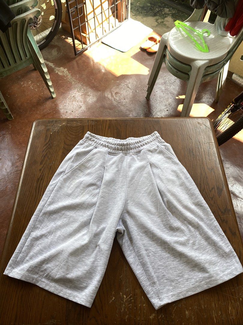 Xerobnr Grey Sweatshorts Medium (Category: Shorts) located in Manila. Submitted by kyriosyakukym (Listing ID 1469503592, Image 1). Description: - Brand: Xerobnr - Size: Medium - Color: Light grey - Material: Soft cotton blend - Fit: Casual loose fit with front pleats - Waistband: Elastic with comfortable stretch - Features: Convenient side pockets - Best for: Lounging or running errands.