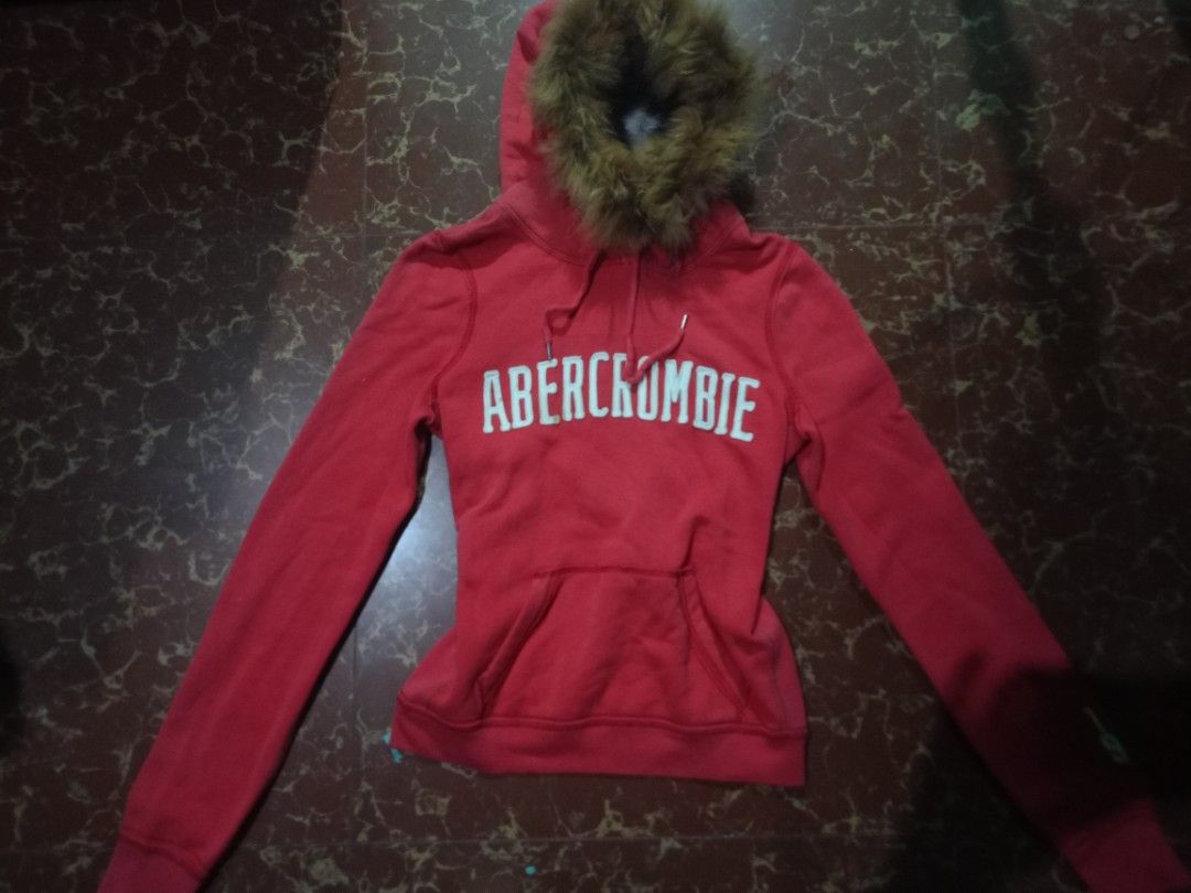 Y2k abercrombie fur jacket (Category: Coats, Jackets and Outerwear) located in Caloocan City. Submitted by pressy_b03 (Listing ID 1469564405, Image 1). Description: .