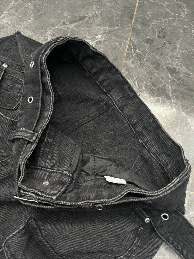 Y2k cargo pants (Category: Jeans) located in Cabagan. Submitted by ronesmabe (Listing ID 1469495663, Image 3). Description: 30-31 14 thigh 40 L 12 leghole .