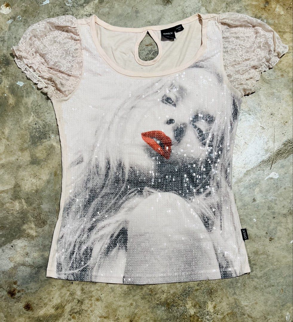 Y2K Depop Sequined Graphic Shirt (Category: Shirts) located in Navotas City. Submitted by y2kikaystuff (Listing ID 1469568124, Image 1). Description: Y2K Depop Sequined Graphic Shirt Size Large fits Small Dimension: 16.5W 24L No issue Not ukay Personal item from Japan 300 only Pm me.