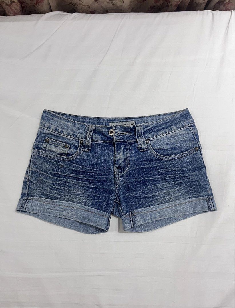 y2k embroidered blue denim micro shorts (Category: Shorts) located in Manila. Submitted by femmelita (Listing ID 1469494154, Image 2). Description: ♔ 2000’s embroidered blue denim micro shorts ❤︎⁠ used once ❤︎⁠ size: XS-M (w26) ❤︎ selling for: ₱200 ♔ based in pasig $$$ gcash only.