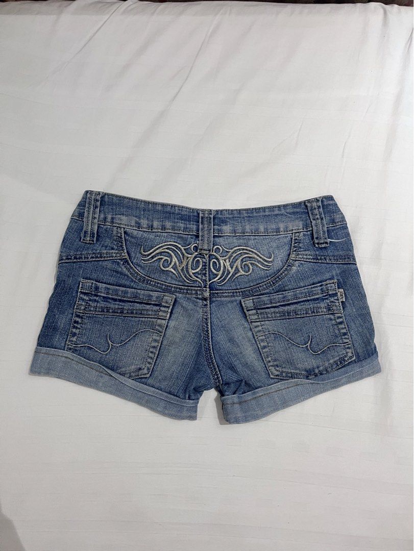 y2k embroidered blue denim micro shorts (Category: Shorts) located in Manila. Submitted by femmelita (Listing ID 1469494154, Image 1). Description: ♔ 2000’s embroidered blue denim micro shorts ❤︎⁠ used once ❤︎⁠ size: XS-M (w26) ❤︎ selling for: ₱200 ♔ based in pasig $$$ gcash only.