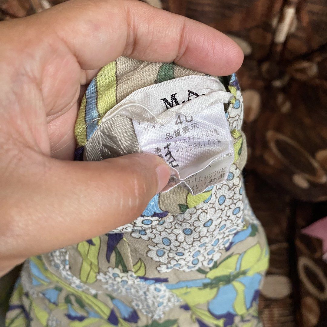 Y2k floral midi skirt (Category: Skirts) located in Manila. Submitted by thriftfindsbyshei-2nd (Listing ID 1469405194, Image 2). Description: Waist 25 length 23 Need wash.