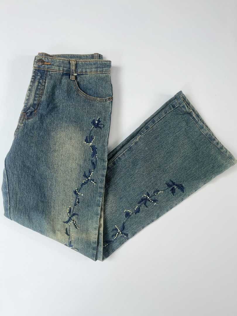 Y2k High Rise Flared Pants (Category: Jeans) located in Manila. Submitted by kerlythreads (Listing ID 1469534971, Image 1). Description: no issue size 30 crotch: 10 1/2 length: 38 1/2 leg opening: 9.