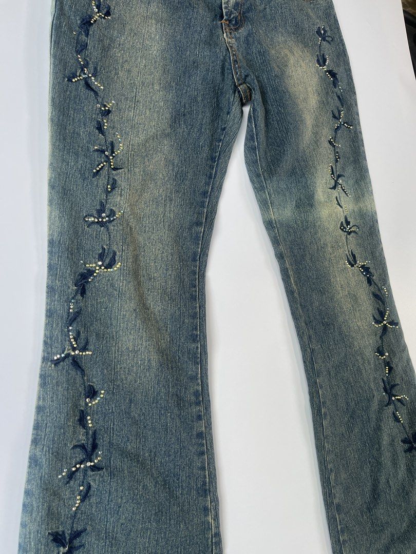 Y2k High Rise Flared Pants (Category: Jeans) located in Manila. Submitted by kerlythreads (Listing ID 1469534971, Image 3). Description: no issue size 30 crotch: 10 1/2 length: 38 1/2 leg opening: 9.