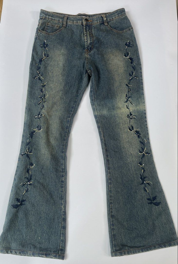 Y2k High Rise Flared Pants (Category: Jeans) located in Manila. Submitted by kerlythreads (Listing ID 1469534971, Image 2). Description: no issue size 30 crotch: 10 1/2 length: 38 1/2 leg opening: 9.
