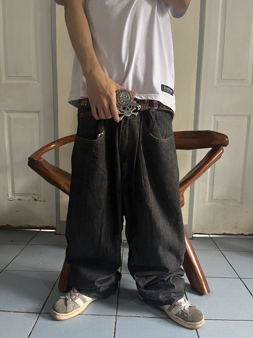 Y2K Jeans (Category: Jeans) located in Manila. Submitted by kcjoshuaa50741 (Listing ID 1469551276, Image 3). Description: REFUSE (RAW DENIM) W 35 / L 46 / T 15.5 / H 10 🏷️1250 AS NEW -EXCELLENT CONDITION.