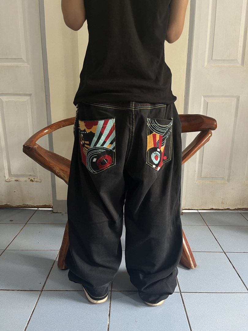 Y2K JEANS (Category: Jeans) located in Manila. Submitted by kcjoshuaa50741 (Listing ID 1469551519, Image 2). Description: AKADEMIKS JEANS W 40/ L 45 / T 16 / H 10 🏷️1350 ISSUE: MINIMAL HOLE -EXCELLENT CONDITION.