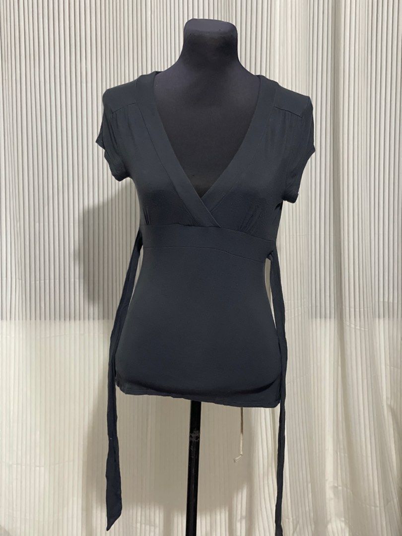 Y2K Nass Gray Self-tie Shirt (Category: Shirts) located in Tuguegarao City. Submitted by ziggerryy (Listing ID 1469534585, Image 2). Description: No flaws. No holes. Fits S-M Cotton Stretch material .