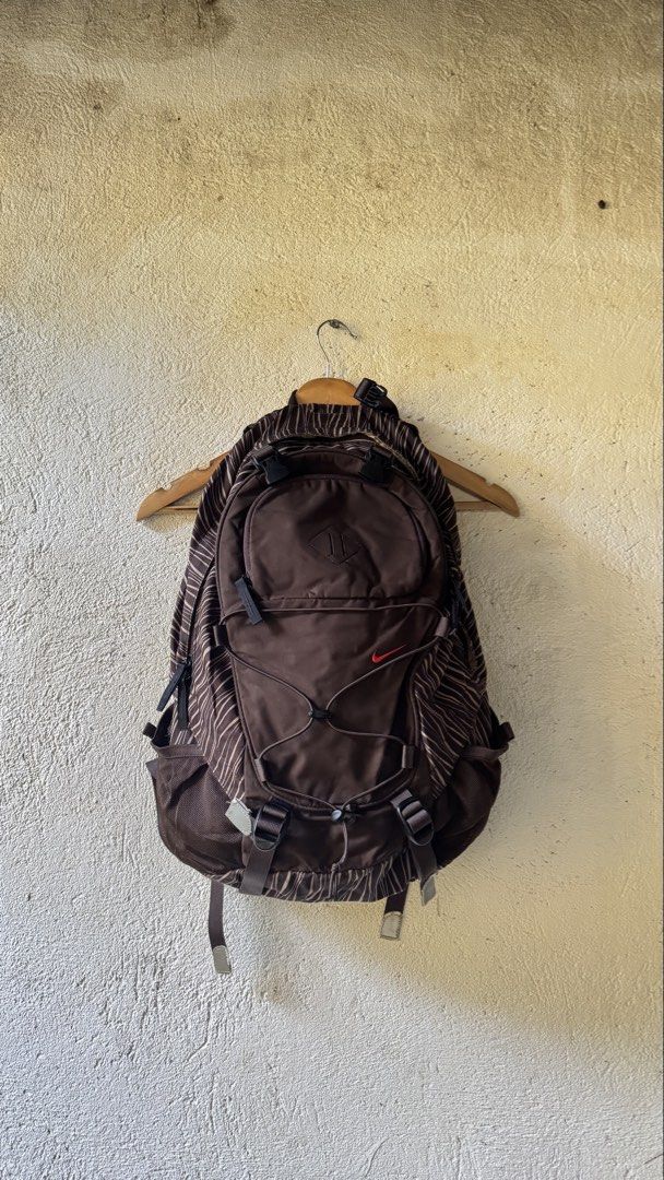 Y2k Nike backpack (Category: Backpacks) located in Lipa City. Submitted by scrap.threads (Listing ID 1469466392, Image 1). Description: Item: y2k Nike backpack Fave! Ganda pang hike nyo guys 💯💯💯 Price: 1000 Dimes: Width - Length - Issue: none Lipa City Ship via J&T (Shouldered by buyer) Payment via Gcash ***Notice*** Color may vary due to lighting. Payment first. Item/s are thrifted or used condition unless stated otherwise. Please manage your