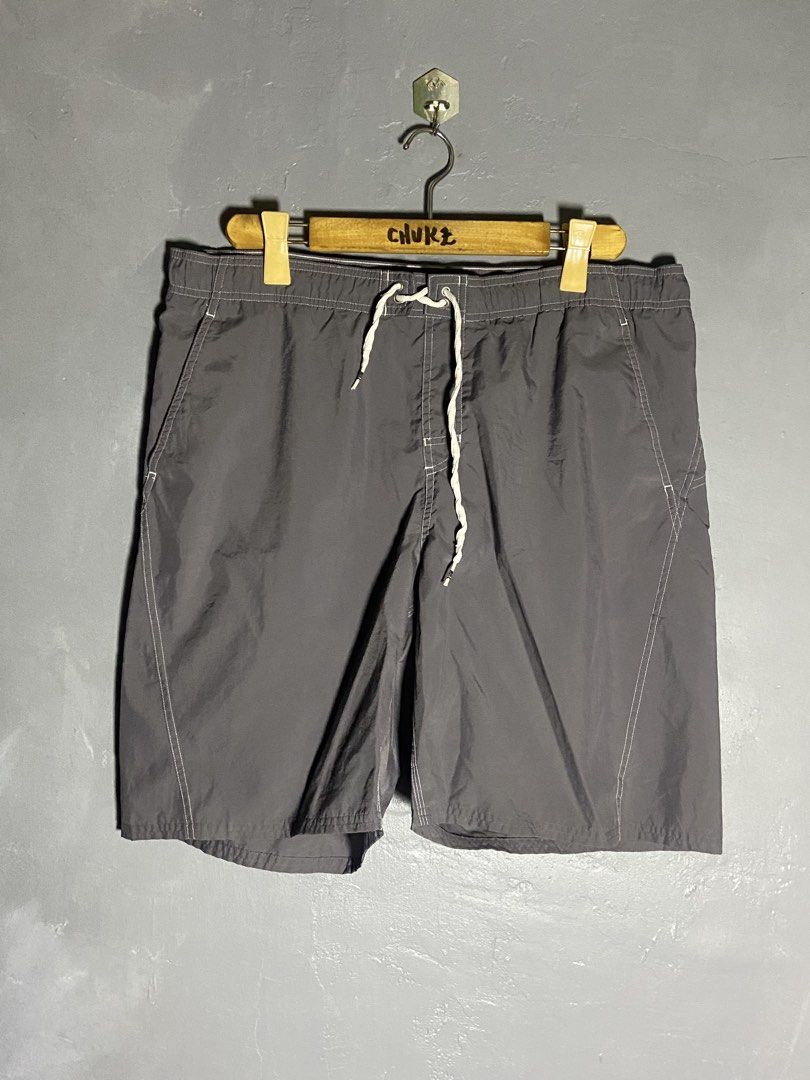 Y2k Nike Board Short (Category: Activewear) located in Cabuyao City. Submitted by chukz_x (Listing ID 1469522471, Image 2). Description: Y2k Nike Board Short Size : Large Dimes : 36W 21L 13H Condition : Excellent Issue : none Price: 400 📍READY TO WEAR 📍Cabuyao Laguna.