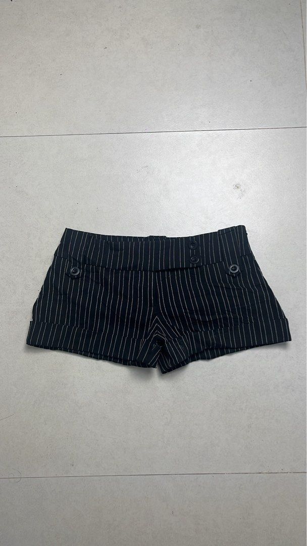 Y2k pinstriped lowrise microshorts with chunky buttons (Category: Shorts) located in Caloocan City. Submitted by onlyfromthepast (Listing ID 1469470603, Image 1). Description: 9/10 condition Fits 24-32 waistline Sexy fit stretchable fabric ✅My bio before purchasing tia💕 ✅ All items are fresh from bales, Pls expect dirt,dust or stains .