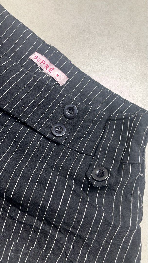 Y2k pinstriped lowrise microshorts with chunky buttons (Category: Shorts) located in Caloocan City. Submitted by onlyfromthepast (Listing ID 1469470603, Image 2). Description: 9/10 condition Fits 24-32 waistline Sexy fit stretchable fabric ✅My bio before purchasing tia💕 ✅ All items are fresh from bales, Pls expect dirt,dust or stains .