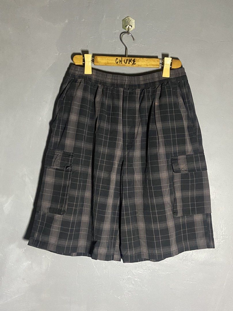 Yago Cargo Plaid Short (Category: Activewear) located in Cabuyao City. Submitted by chukz_x (Listing ID 1469530292, Image 2). Description: Yago Cargo Plaid Short Size : XXL Dimes : 30-38W 24L 13 Condition : Excellent Issue : bleach stain Price: 580 📍READY TO WEAR 📍Cabuyao Laguna .