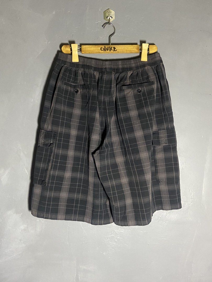 Yago Cargo Plaid Short (Category: Activewear) located in Cabuyao City. Submitted by chukz_x (Listing ID 1469530292, Image 3). Description: Yago Cargo Plaid Short Size : XXL Dimes : 30-38W 24L 13 Condition : Excellent Issue : bleach stain Price: 580 📍READY TO WEAR 📍Cabuyao Laguna .
