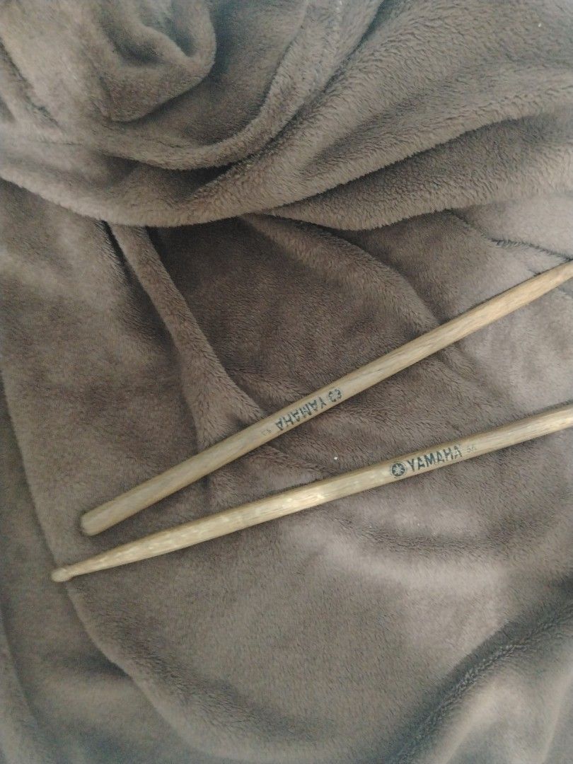 Yamaha 5A Drum Sticks Pair (Category: Musical Instruments) located in Manila. Submitted by oddcrystal-f71f (Listing ID 1469492163, Image 2). Description: - Authentic Yamaha 5A wood drum sticks - Standard size ideal for general drumming and practice pads - Features clear Yamaha logo on both sticks - Good overall condition with minimal wear on tips and shafts - Reliable choice for your drum kit.