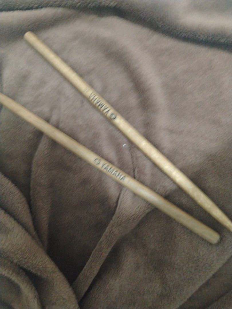 Yamaha 5A Drum Sticks Pair (Category: Musical Instruments) located in Manila. Submitted by oddcrystal-f71f (Listing ID 1469492163, Image 3). Description: - Authentic Yamaha 5A wood drum sticks - Standard size ideal for general drumming and practice pads - Features clear Yamaha logo on both sticks - Good overall condition with minimal wear on tips and shafts - Reliable choice for your drum kit.