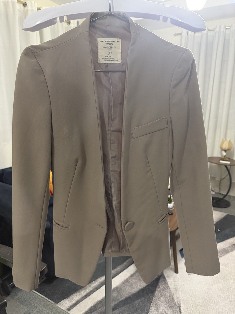 Yeou-Ya Beige Open Front Blazer (Category: Coats, Jackets and Outerwear) located in Paranaque City. Submitted by keeemy (Listing ID 1469503726, Image 1). Description: - Brand: Yeou-Ya - Size: S (slim fit through sleeves and torso) - Color: Neutral beige - Style: Open front with single low button closure - Details: Structured shoulders and front welt pockets - Lining: Fully lined in matching neutral tone - Condition/Use: Versatile piece for office