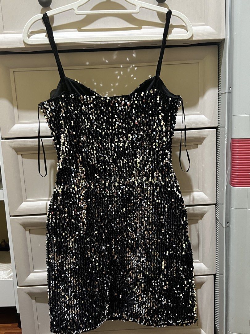 ZARA Basic Evening Dress (Category: Evening dresses & gowns) located in Angono. Submitted by elyenitty_ (Listing ID 1469490859, Image 3). Description: .