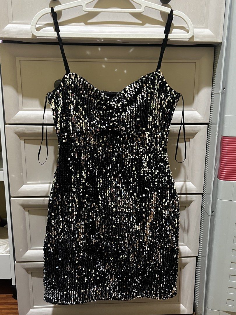 ZARA Basic Evening Dress (Category: Evening dresses & gowns) located in Angono. Submitted by elyenitty_ (Listing ID 1469490859, Image 1). Description: .