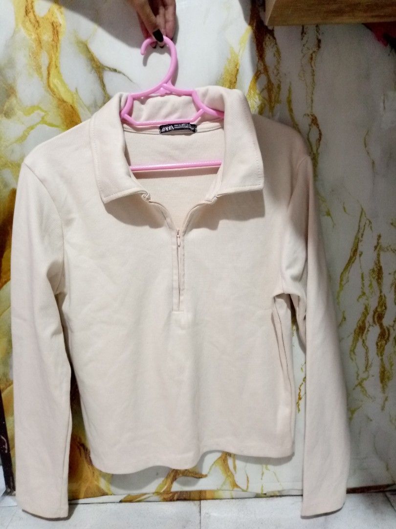 Zara Beige Quarter Zip Collared Sweater S-M (Category: Coats, Jackets and Outerwear) located in Taguig. Submitted by anika_francine (Listing ID 1469493795, Image 2). Description: - Brand: Zara - Color: Beige (solid back) - Style: Long sleeve top with collared neck and front zipper pull - Material: Comfortable ribbed texture throughout - Condition: Great for easy, casual everyday styling.