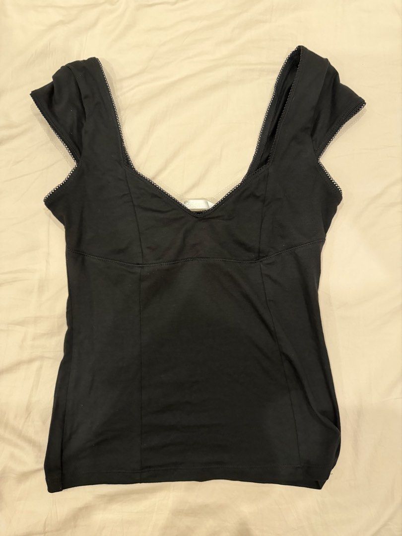 Zara Black Cap Sleeve Top (Category: Sleeveless) located in Manila. Submitted by pinkyclothes1267 (Listing ID 1469482660, Image 1). Description: - Brand: Zara - Size: S - Color: Classic Black - Material: Soft cotton blend with a smooth texture - Design: Scoop neckline with delicate scalloped trim, short cap sleeves, and stylish structured front paneling - Fit: Straight hem.