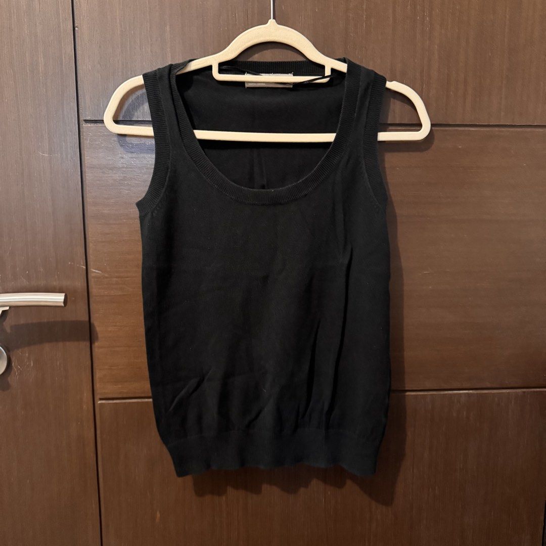 Zara Black Knit Tank Top Size M (Category: Sleeveless) located in Quezon City. Submitted by ianne.declutter (Listing ID 1469455470, Image 1). Description: - Brand: Zara - Size: M - Color: Classic Black - Material: Comfortable cotton and nylon blend with stretch - Design: Ribbed scoop neckline and hem - Condition: Clean inside and out, excellent pre-loved condition - Styling: Perfect versatile basic to match with jeans, shorts, or skirts.