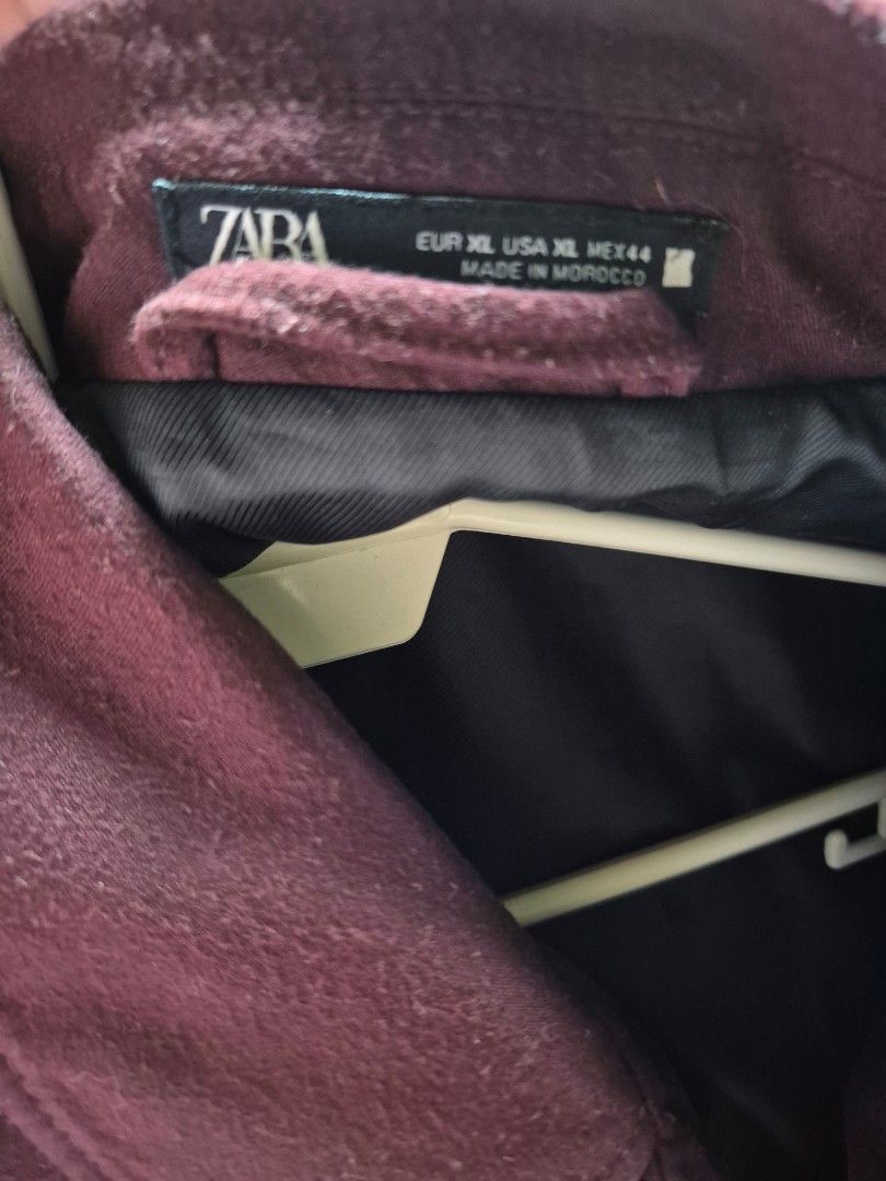 Zara Burgundy Overshirt Jacket Size XL (Category: Coats, Jackets and Outerwear) located in Paranaque City. Submitted by monicaboo (Listing ID 1469409143, Image 2). Description: - Brand: Zara - Color: Burgundy - Size: XL - Origin: Made in Morocco - Material: Heavy textured fabric with dark inner lining - Closure: Button-up front - Features: Collared neckline, dual chest flap pockets, long sleeves with button cuffs.