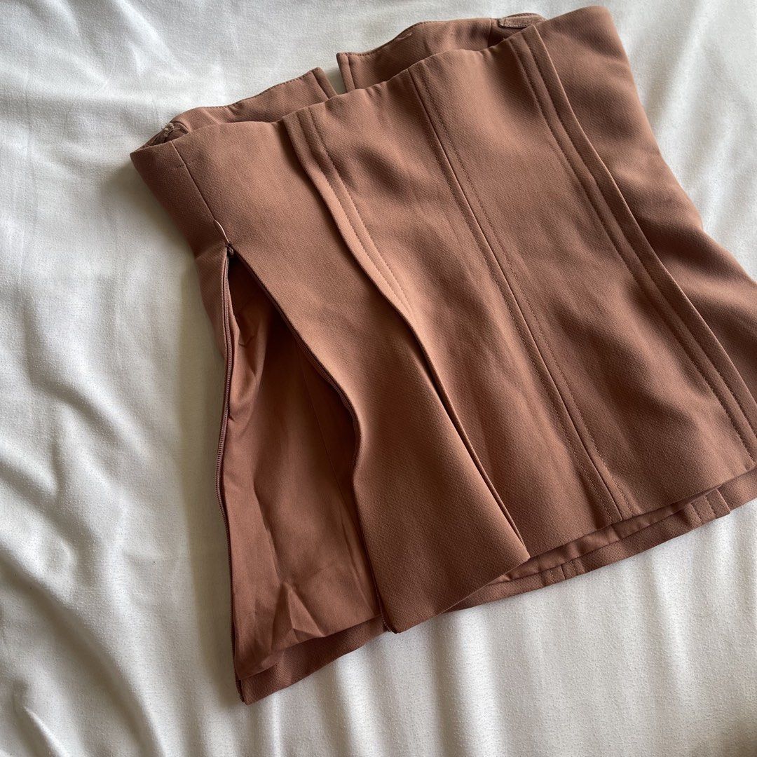 Zara Corset Tube Top (Category: Others Tops) located in Quezon City. Submitted by fifionugh (Listing ID 1469424458, Image 2). Description: .